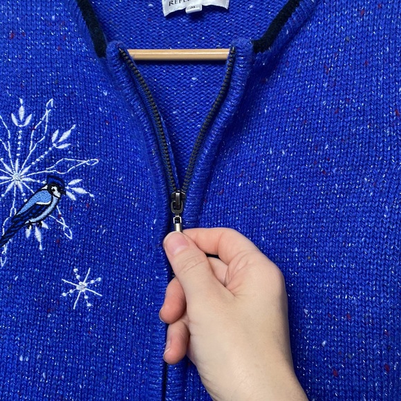 Embroidered Sweater Vest Women SZ M Blue Jays Birds Snowflakes Sparkle - Picture 5 of 15